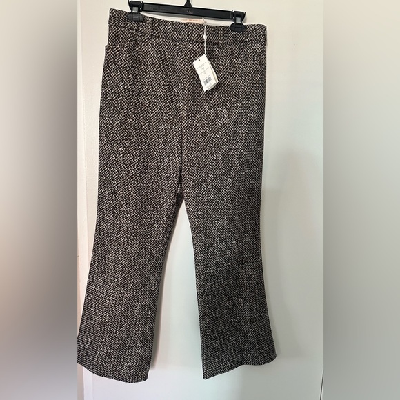 Beautiful stylist brand new Tory Burch wool pants great for the winter season.